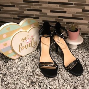 🦄Brand new studded black heels